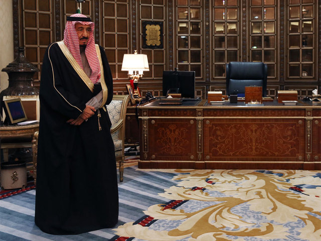 الملك السعودي يعفي عدد من الوزراء من مناصبهم بسبب الازمة المالية 